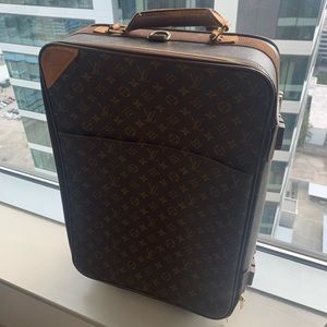 100% Authentic Vintage Louis Vuitton Pegase 55